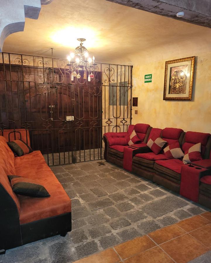 Hotel Y Restaurante Innsbruck Antigua Buitenkant foto